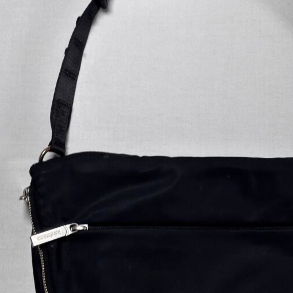 lululemon Everywhere Crossbody Bag Black Silver Metal Hardware Water Repellent - Picture 7 of 15